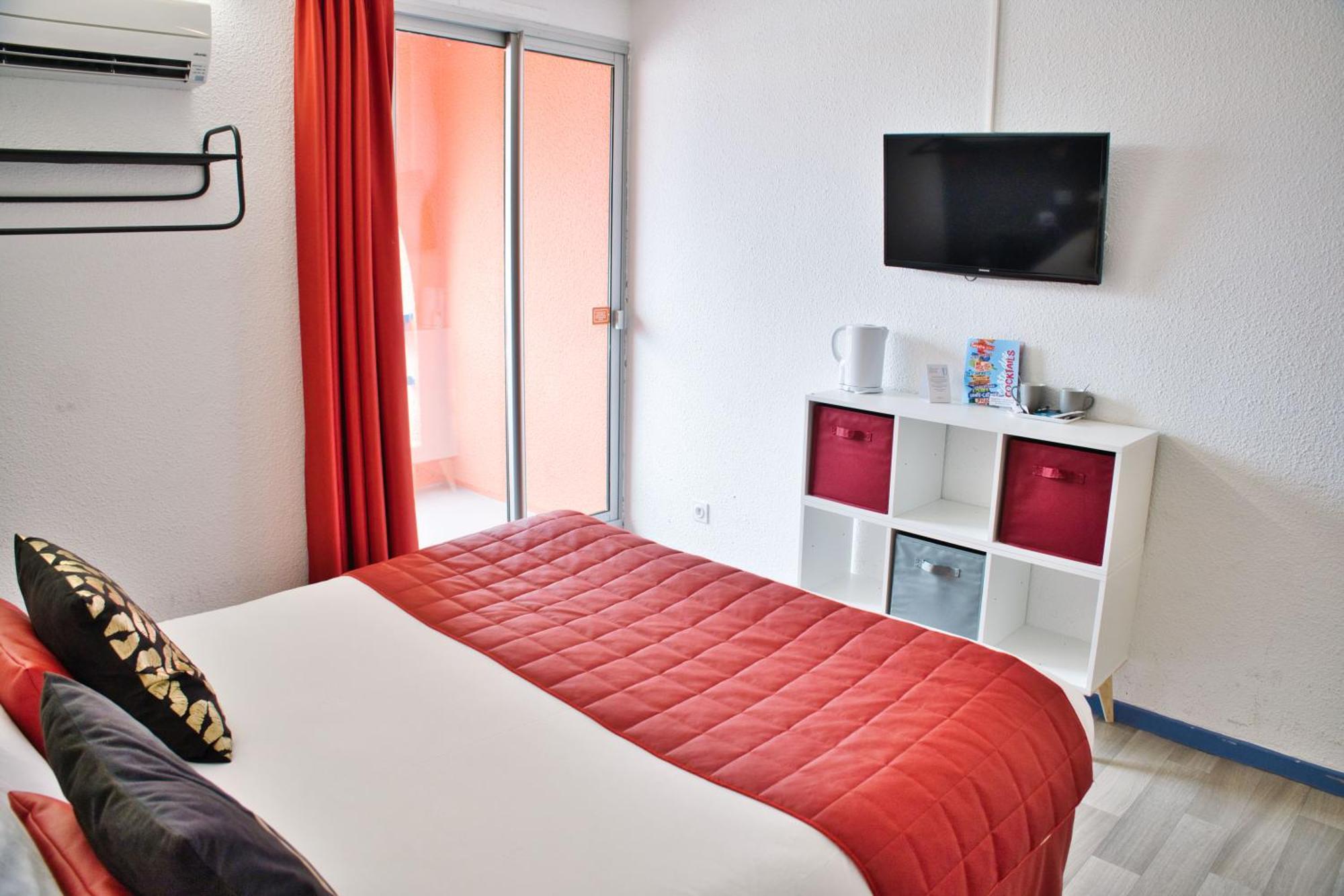 Cit'Hotel Des 2 Golfs Лёкат Экстерьер фото