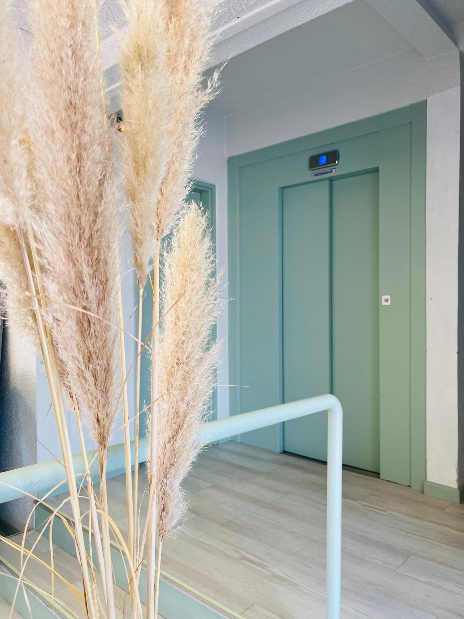 Cit'Hotel Des 2 Golfs Лёкат Экстерьер фото