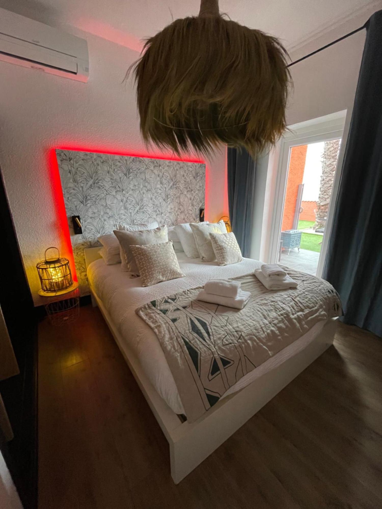 Cit'Hotel Des 2 Golfs Лёкат Экстерьер фото